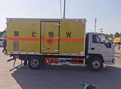 会宁爆破器材运输车技术升级与安全合规新趋势